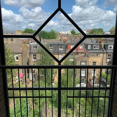 Lovely Apartment In Victoria Park Village London Exterior photo