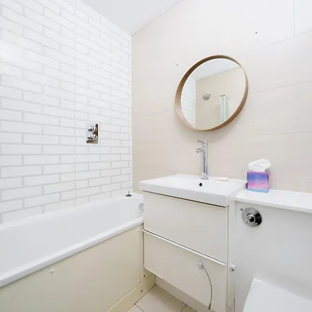 Lovely Apartment In Victoria Park Village London Exterior photo